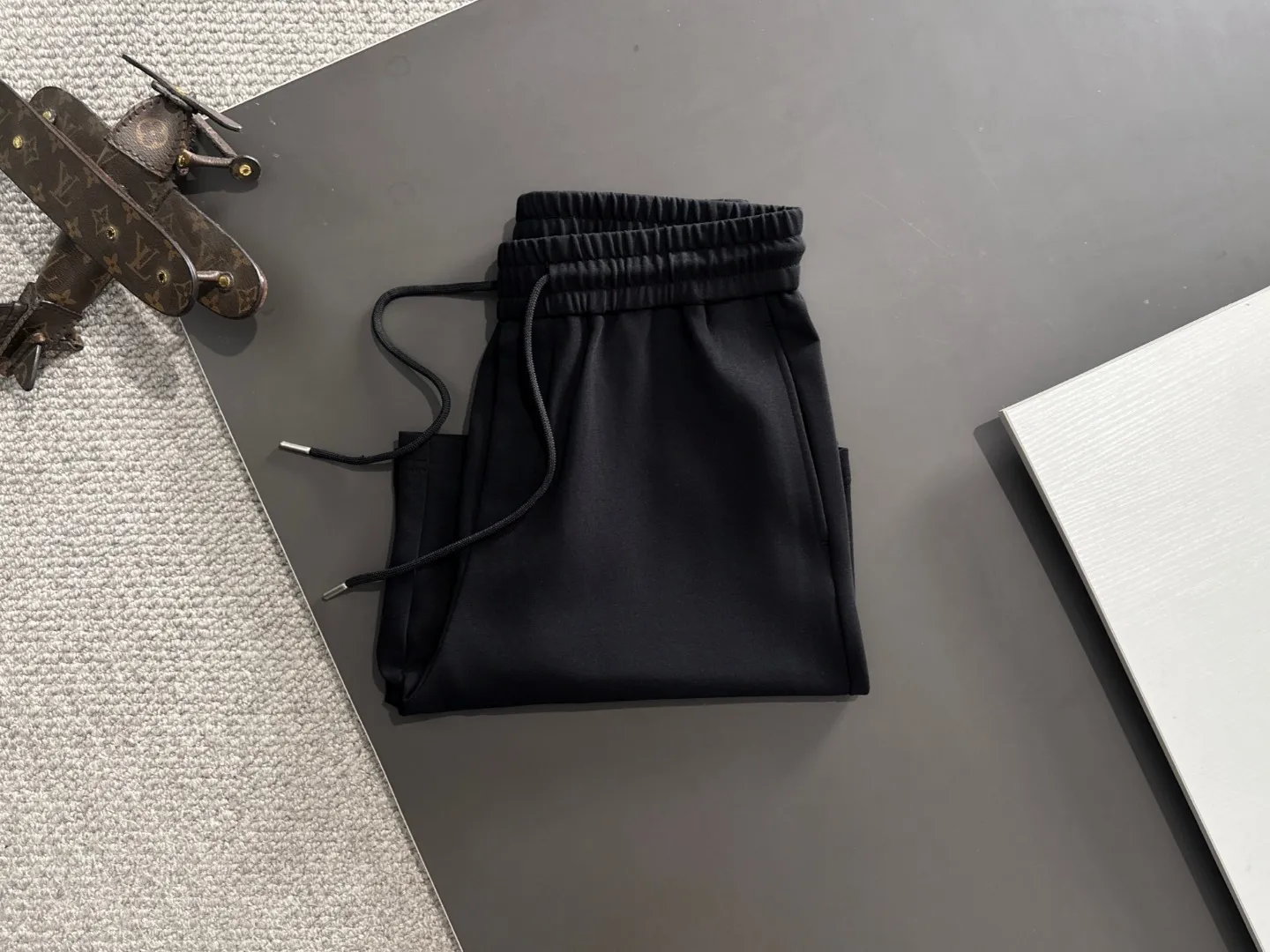 Next day delivery P300 High-end goods Big Goose 2025 new summer elastic band casual shorts, counter-customized fabrics, high breathability and comfort, impeccable details, brand element design concept, reflecting high quality. It feels delicate and soft! It presents a casual cut and the upper body shape is great! Size: M-4XL